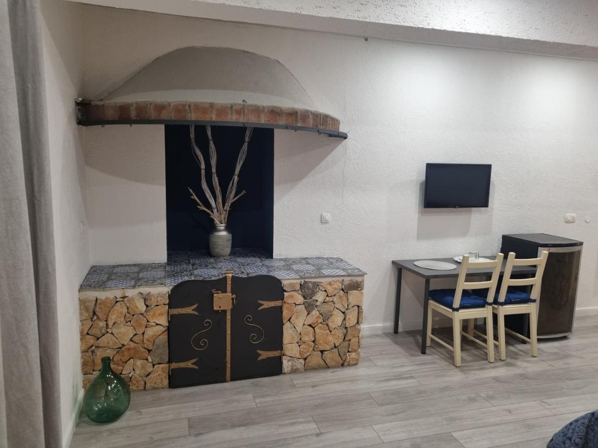 Rooms And Apartment Feral Ровин Екстериор снимка