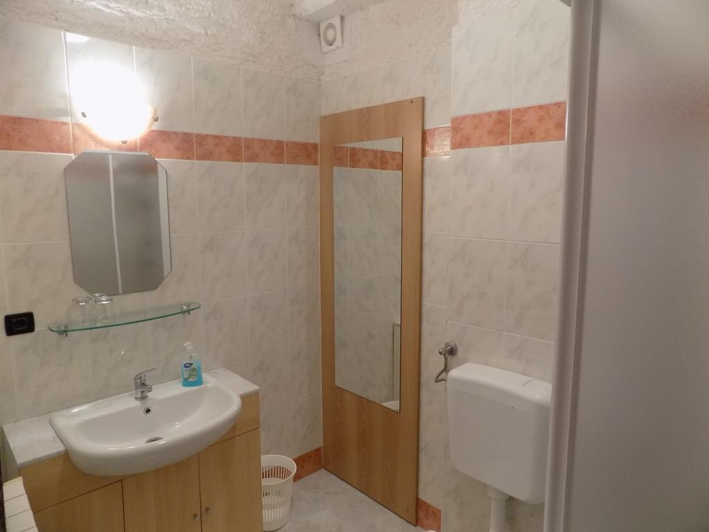 Rooms And Apartment Feral Ровин Екстериор снимка